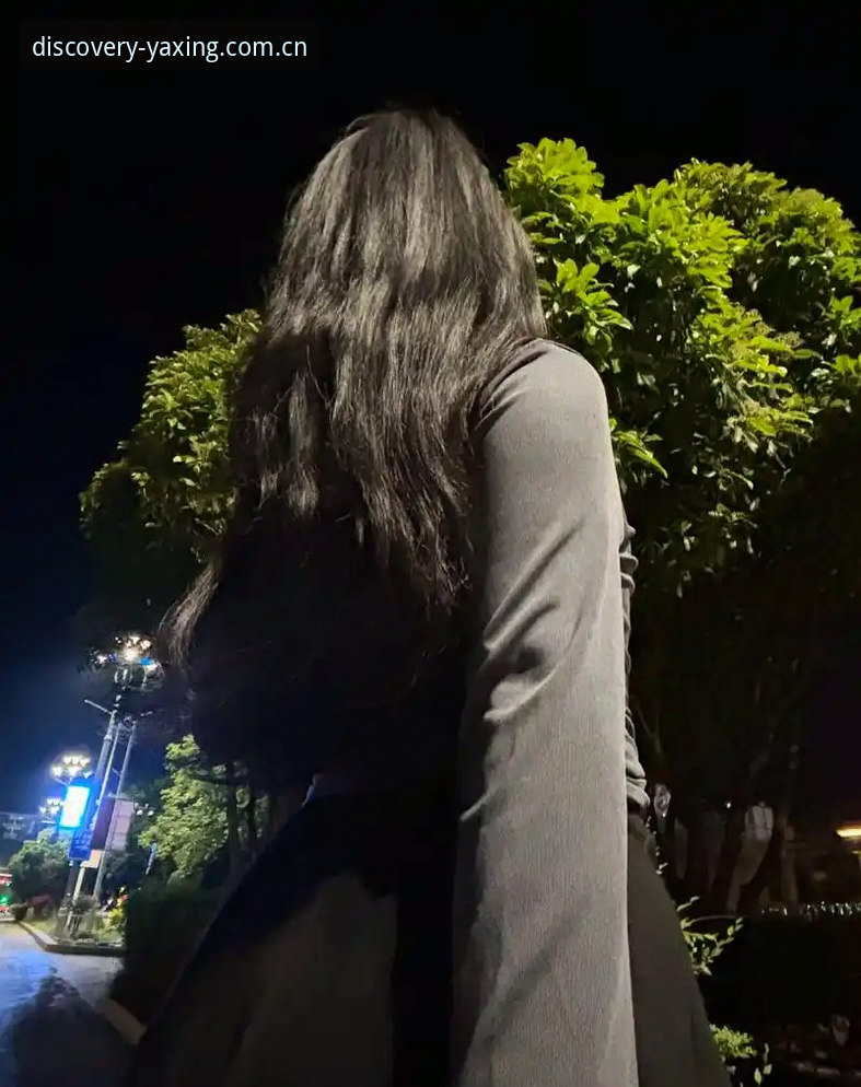 亚星官网苹果版 朋友老林,一个为看球熬到凌晨三点的人,上周突然在群里甩了个链接,配文就俩字:“试下。”我点开一看,是亚星官网的下载页面。他之前被各路直播App坑过,卡成PPT、弹窗比比赛精彩,所以他的推荐我得打个问号。